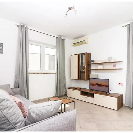 Apartment M&z Primosten