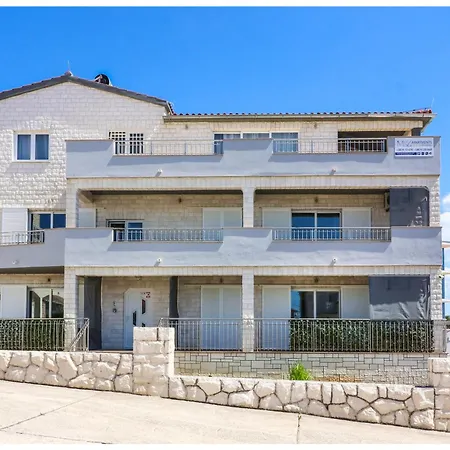 Apartment M&z *