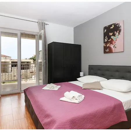 Apartment M&z Primosten