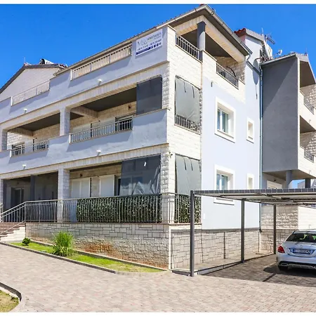 Apartment M&z Primosten