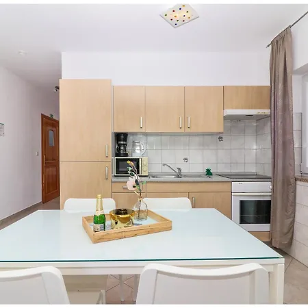 Apartment M&z *
