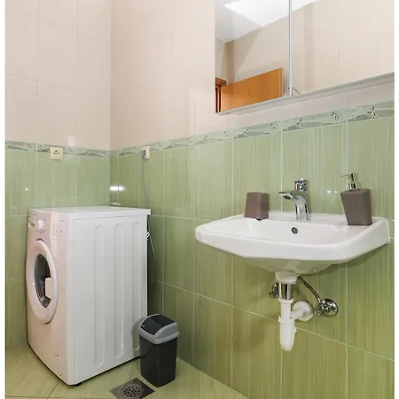 Apartment M&z Primosten