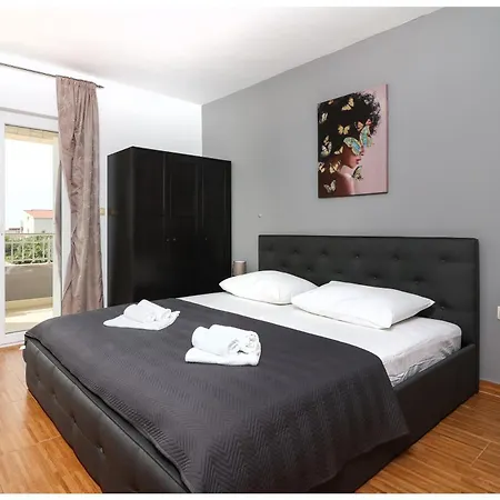 Apartment M&z Primosten