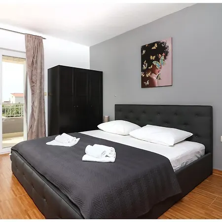 Apartment M&z Primosten