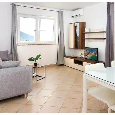 Apartment M&z Primosten