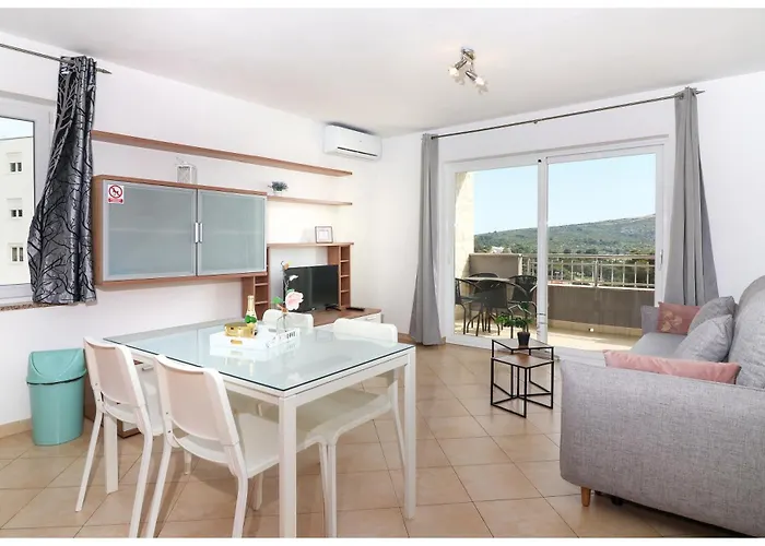 Apartment M&z Primosten